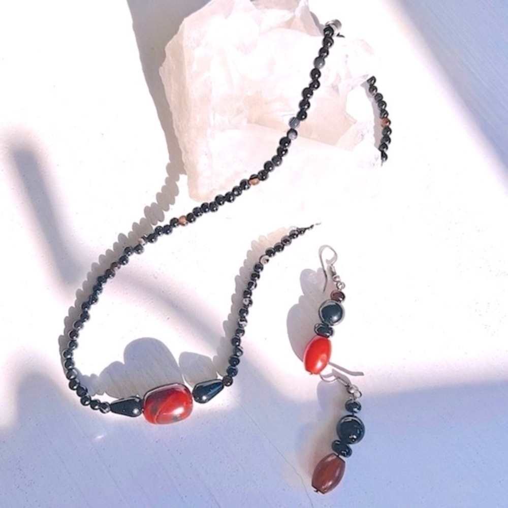 Women’s Necklace & Earring Set Black Glass Amber Beads magnetic- screw closure